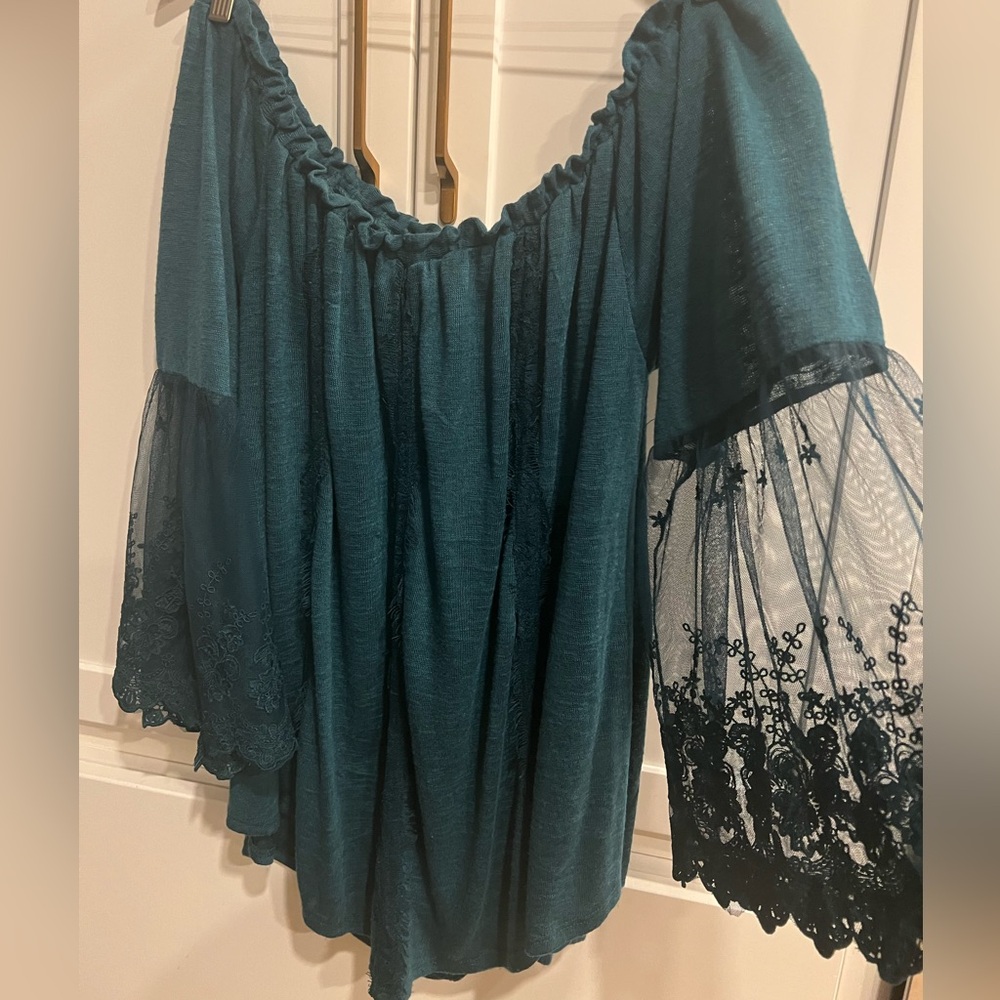 NWT American Rag size 3x off the shoulder top with lace sleeves soft